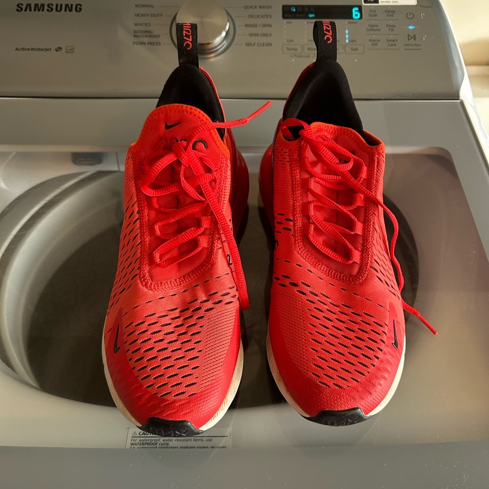 Nike 270s